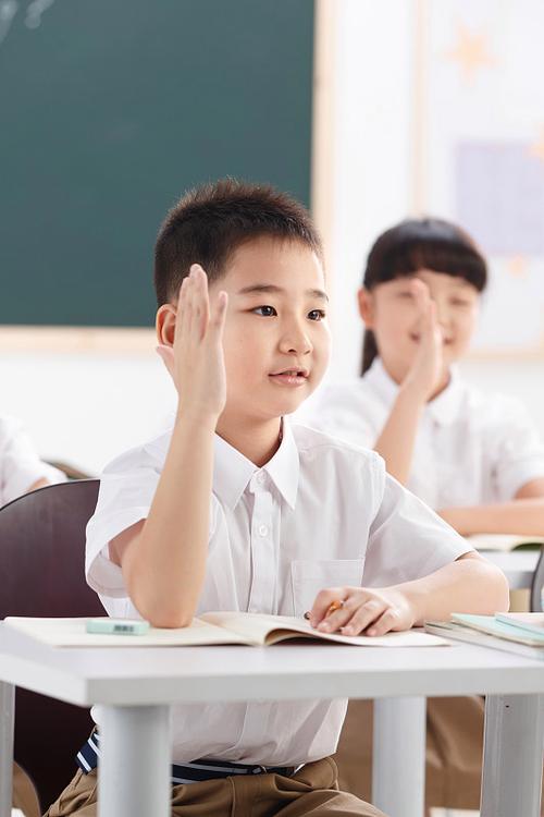 给大家普及下小学生上网被温学习教程免费下载小学生上网违法吗
